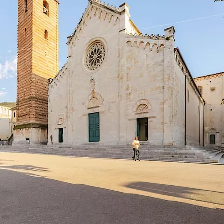 A 150m Dal Duomo شقة بيتراسانتا